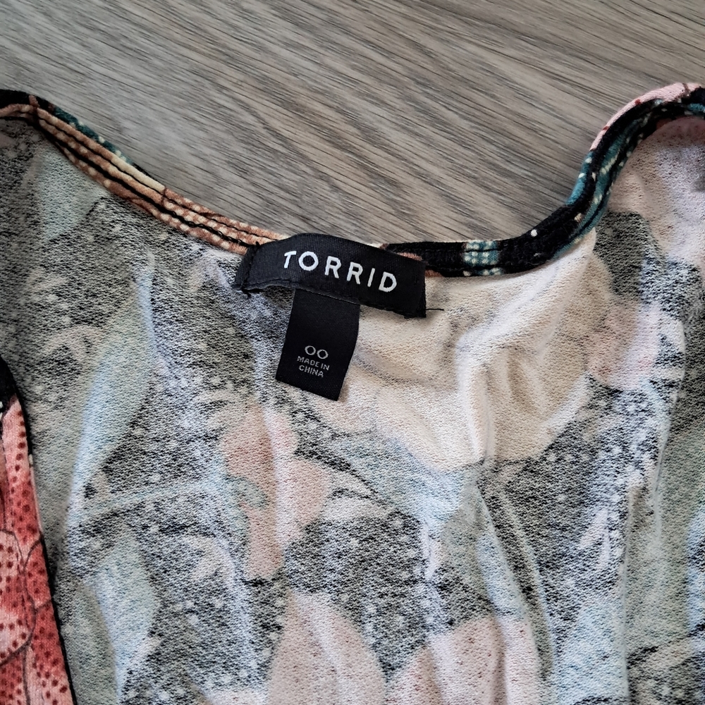 Torrid open front cardigan. Size 00. Floral print. 3/4 length sleeves. Like new. - Picture 2 of 6